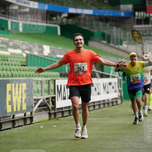 05.10.2025 - 20. swb-Marathon Bremen Michael Burmester http://msf.ph/oto/9324324 05.10.2025 12:25:27 Laufen im Stadion 153, 263, 364, 438, 559, 1068, 1077, 1162, 1289, 1539, 1921, 1539 meine-sportfotos.de