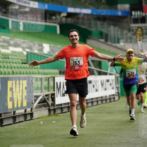 05.10.2025 - 20. swb-Marathon Bremen Michael Burmester http://msf.ph/oto/9324326 05.10.2025 12:25:27 Laufen im Stadion 153, 263, 364, 438, 559, 1068, 1077, 1162, 1289, 1539, 1921, 1539 meine-sportfotos.de