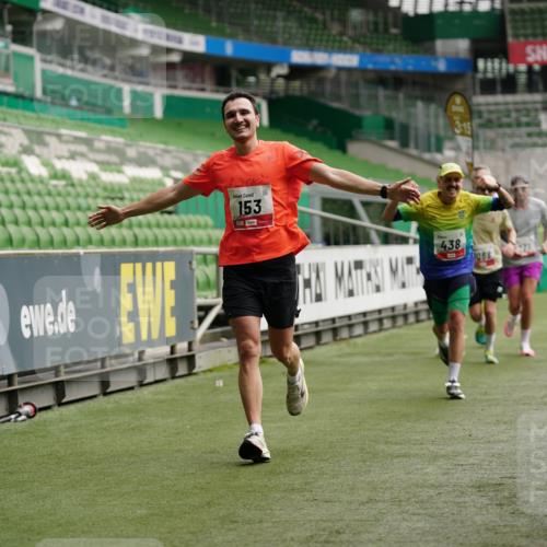 05.10.2025 - 20. swb-Marathon Bremen Michael Burmester http://msf.ph/oto/9324330 05.10.2025 12:25:28 Laufen im Stadion 153, 263, 364, 438, 559, 1068, 1077, 1162, 1289, 1921, 1539 meine-sportfotos.de