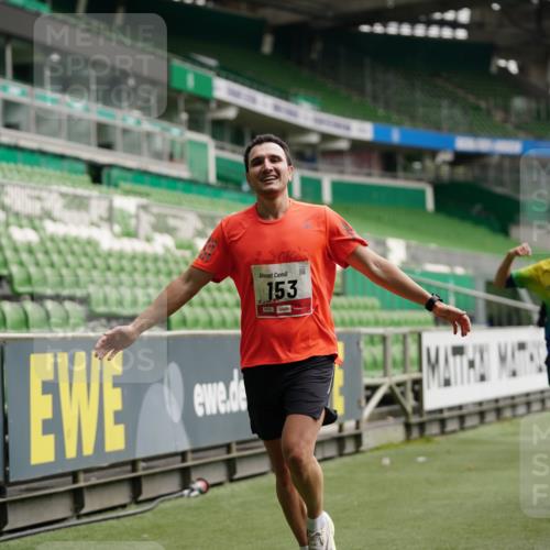 05.10.2025 - 20. swb-Marathon Bremen Michael Burmester http://msf.ph/oto/9324334 05.10.2025 12:25:28 Laufen im Stadion 153, 263, 364, 438, 559, 1068, 1077, 1162, 1289, 1921, 1539 meine-sportfotos.de