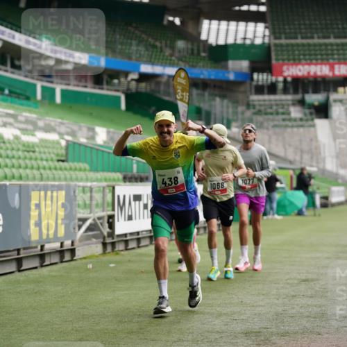 05.10.2025 - 20. swb-Marathon Bremen Michael Burmester http://msf.ph/oto/9324336 05.10.2025 12:25:29 Laufen im Stadion 153, 263, 364, 438, 559, 1068, 1077, 1162, 1289, 1921, 1539 meine-sportfotos.de