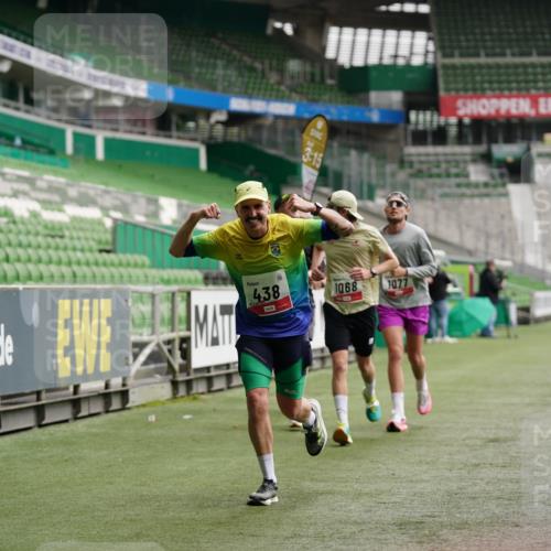 05.10.2025 - 20. swb-Marathon Bremen Michael Burmester http://msf.ph/oto/9324338 05.10.2025 12:25:29 Laufen im Stadion 153, 263, 364, 438, 559, 1068, 1077, 1162, 1289, 1921, 1539 meine-sportfotos.de