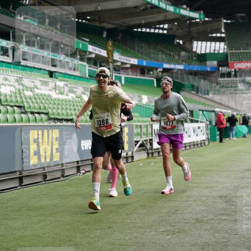 05.10.2025 - 20. swb-Marathon Bremen Michael Burmester http://msf.ph/oto/9324350 05.10.2025 12:25:31 Laufen im Stadion 153, 263, 364, 438, 559, 1068, 1077, 1162, 1289, 1921, 1539 meine-sportfotos.de