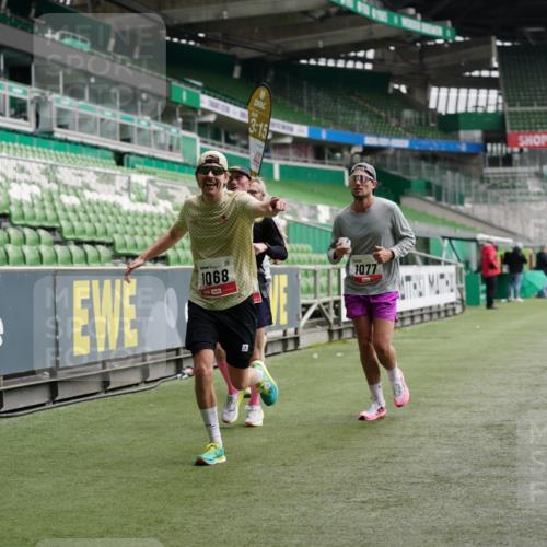 05.10.2025 - 20. swb-Marathon Bremen Michael Burmester http://msf.ph/oto/9324352 05.10.2025 12:25:31 Laufen im Stadion 153, 263, 364, 438, 559, 1068, 1077, 1162, 1289, 1921, 1539 meine-sportfotos.de