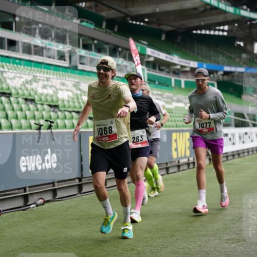 05.10.2025 - 20. swb-Marathon Bremen Michael Burmester http://msf.ph/oto/9324362 05.10.2025 12:25:32 Laufen im Stadion 153, 263, 364, 438, 559, 1068, 1077, 1162, 1289, 1921, 1539 meine-sportfotos.de