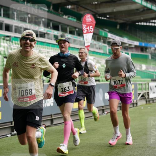 05.10.2025 - 20. swb-Marathon Bremen Michael Burmester http://msf.ph/oto/9324364 05.10.2025 12:25:33 Laufen im Stadion 153, 263, 364, 438, 559, 1068, 1077, 1162, 1289, 1921, 1539 meine-sportfotos.de