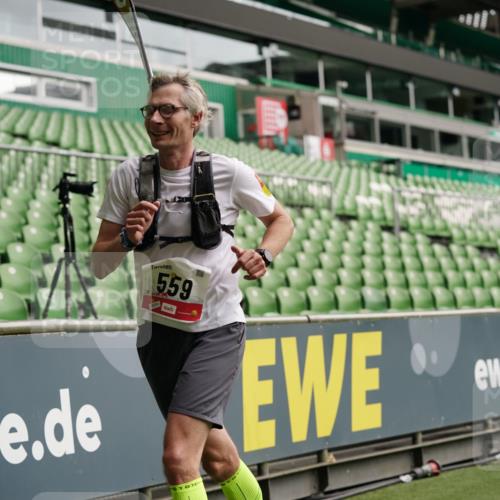 05.10.2025 - 20. swb-Marathon Bremen Michael Burmester http://msf.ph/oto/9324374 05.10.2025 12:25:34 Laufen im Stadion 153, 263, 364, 438, 559, 1068, 1077, 1162, 1289, 1921, 1539 meine-sportfotos.de