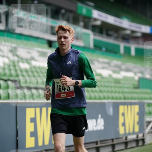05.10.2025 - 20. swb-Marathon Bremen Michael Burmester http://msf.ph/oto/9324382 05.10.2025 12:25:48 Laufen im Stadion 153, 263, 364, 438, 559, 923, 1068, 1077, 1162, 1289, 1643, 1921 meine-sportfotos.de