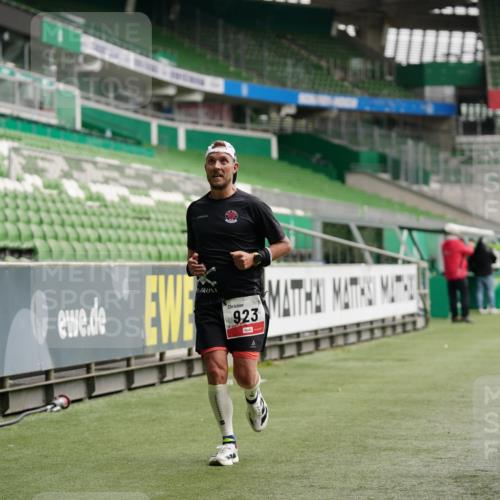 05.10.2025 - 20. swb-Marathon Bremen Michael Burmester http://msf.ph/oto/9324392 05.10.2025 12:25:51 Laufen im Stadion 153, 263, 364, 438, 559, 765, 923, 1068, 1077, 1289, 1643, 1162, 1921 meine-sportfotos.de