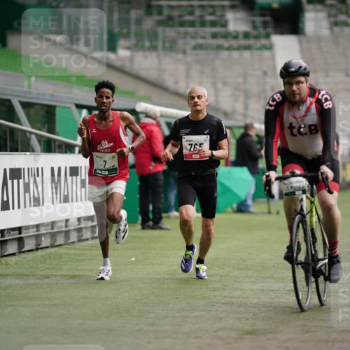 05.10.2025 - 20. swb-Marathon Bremen Michael Burmester http://msf.ph/oto/9324400 05.10.2025 12:25:58 Laufen im Stadion 5, 153, 263, 364, 438, 559, 765, 923, 1068, 1077, 1155, 1289, 1618, 1643, 1162, 1921 meine-sportfotos.de