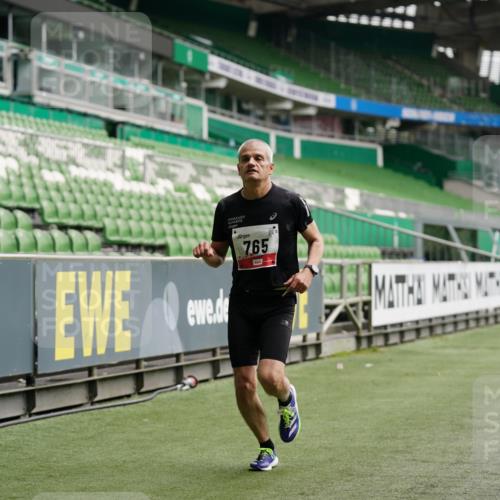 05.10.2025 - 20. swb-Marathon Bremen Michael Burmester http://msf.ph/oto/9324410 05.10.2025 12:26:02 Laufen im Stadion 5, 7, 153, 263, 364, 438, 559, 765, 923, 1068, 1077, 1155, 1618, 1643, 1162, 1289, 1921 meine-sportfotos.de