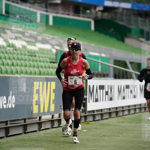 05.10.2025 - 20. swb-Marathon Bremen Michael Burmester http://msf.ph/oto/9324416 05.10.2025 12:26:07 Laufen im Stadion 5, 7, 153, 263, 364, 438, 559, 765, 923, 1068, 1077, 1155, 1618, 1643, 1162, 1289, 1921 meine-sportfotos.de
