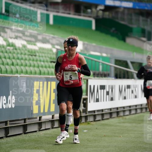 05.10.2025 - 20. swb-Marathon Bremen Michael Burmester http://msf.ph/oto/9324418 05.10.2025 12:26:07 Laufen im Stadion 5, 7, 153, 263, 364, 438, 559, 765, 923, 1068, 1077, 1155, 1618, 1643, 1162, 1289, 1921 meine-sportfotos.de