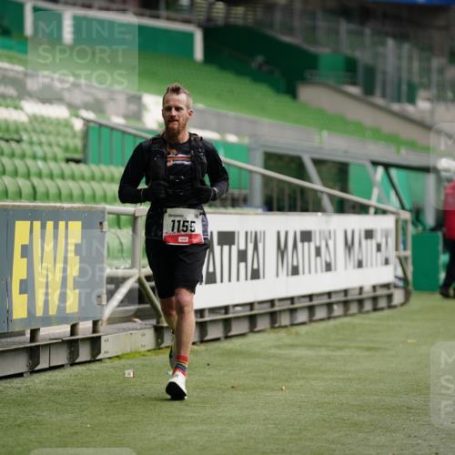 05.10.2025 - 20. swb-Marathon Bremen Michael Burmester http://msf.ph/oto/9324424 05.10.2025 12:26:10 Laufen im Stadion 5, 7, 153, 263, 438, 559, 765, 923, 1068, 1077, 1155, 1618, 1643, 364, 1289, 1921 meine-sportfotos.de