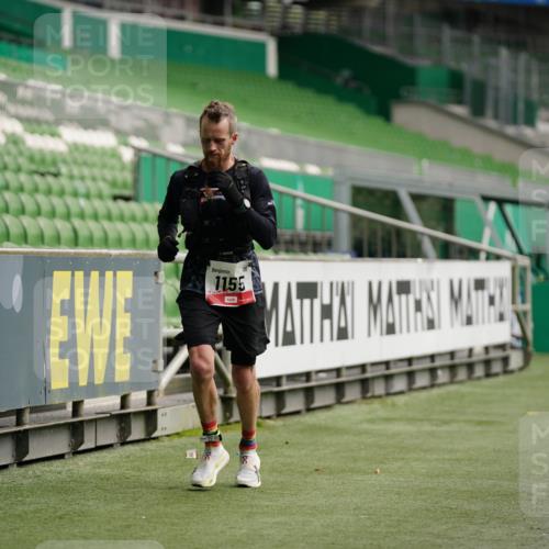 05.10.2025 - 20. swb-Marathon Bremen Michael Burmester http://msf.ph/oto/9324428 05.10.2025 12:26:10 Laufen im Stadion 5, 7, 153, 263, 438, 559, 765, 923, 1068, 1077, 1155, 1618, 1643, 364, 1289, 1921 meine-sportfotos.de