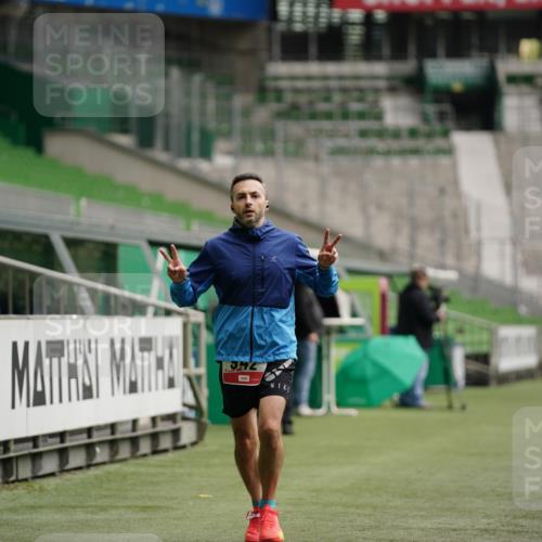 05.10.2025 - 20. swb-Marathon Bremen Michael Burmester http://msf.ph/oto/9324436 05.10.2025 12:26:27 Laufen im Stadion 5, 7, 765, 923, 942, 1155, 1618, 1643, 153, 263, 364, 438, 559, 1068, 1077 meine-sportfotos.de