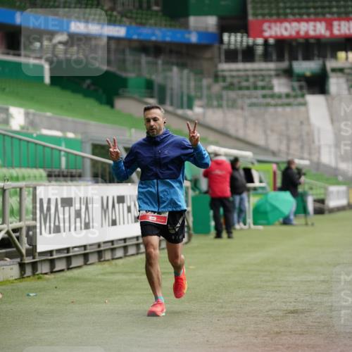 05.10.2025 - 20. swb-Marathon Bremen Michael Burmester http://msf.ph/oto/9324442 05.10.2025 12:26:28 Laufen im Stadion 5, 7, 765, 923, 942, 1155, 1618, 1643, 153, 263, 364, 438, 559, 1068, 1077 meine-sportfotos.de