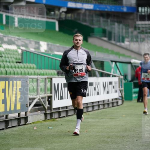 05.10.2025 - 20. swb-Marathon Bremen Michael Burmester http://msf.ph/oto/9324450 05.10.2025 12:26:44 Laufen im Stadion 5, 7, 765, 942, 1155, 1571, 1618, 1700, 1969, 923, 1643 meine-sportfotos.de