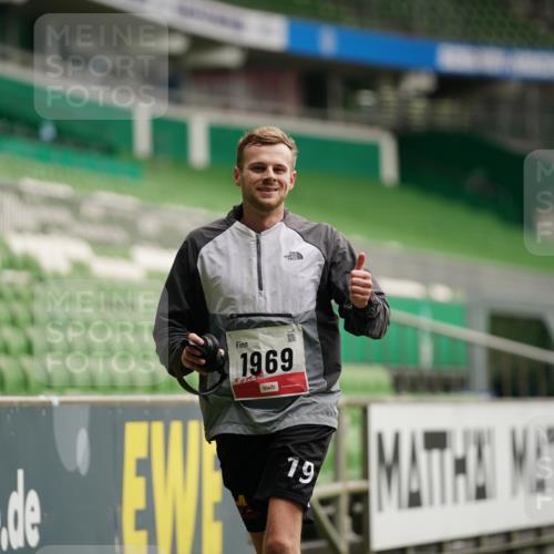 05.10.2025 - 20. swb-Marathon Bremen Michael Burmester http://msf.ph/oto/9324452 05.10.2025 12:26:45 Laufen im Stadion 5, 7, 765, 942, 1155, 1571, 1618, 1700, 1969, 923, 1643 meine-sportfotos.de