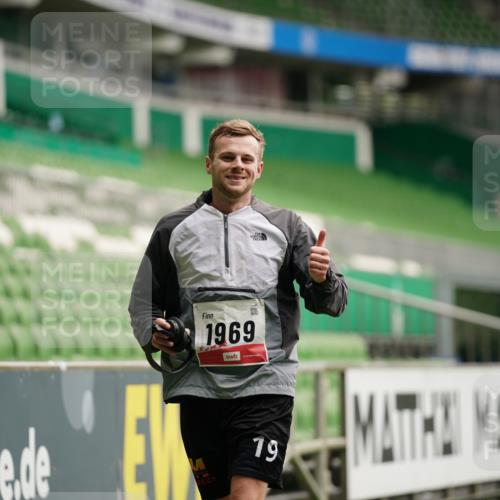 05.10.2025 - 20. swb-Marathon Bremen Michael Burmester http://msf.ph/oto/9324454 05.10.2025 12:26:45 Laufen im Stadion 5, 7, 765, 942, 1155, 1571, 1618, 1700, 1969, 923, 1643 meine-sportfotos.de