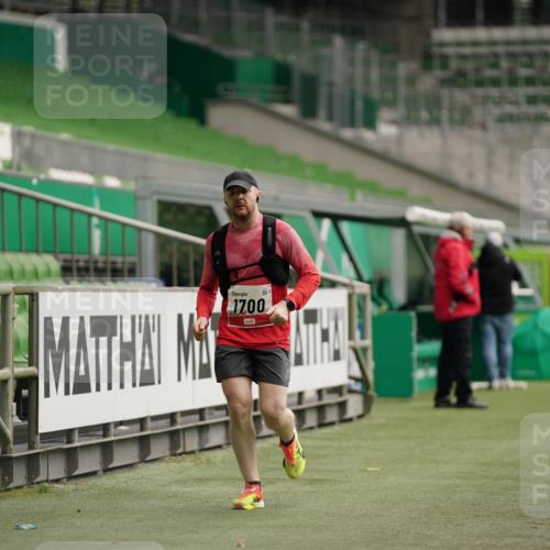 05.10.2025 - 20. swb-Marathon Bremen Michael Burmester http://msf.ph/oto/9324468 05.10.2025 12:26:53 Laufen im Stadion 5, 7, 942, 1155, 1571, 1618, 1700, 1969, 5, 765, 923, 1643 meine-sportfotos.de