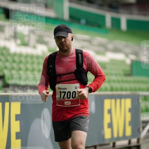 05.10.2025 - 20. swb-Marathon Bremen Michael Burmester http://msf.ph/oto/9324470 05.10.2025 12:26:56 Laufen im Stadion 7, 942, 1155, 1571, 1700, 1969, 5, 765, 923, 1618 meine-sportfotos.de