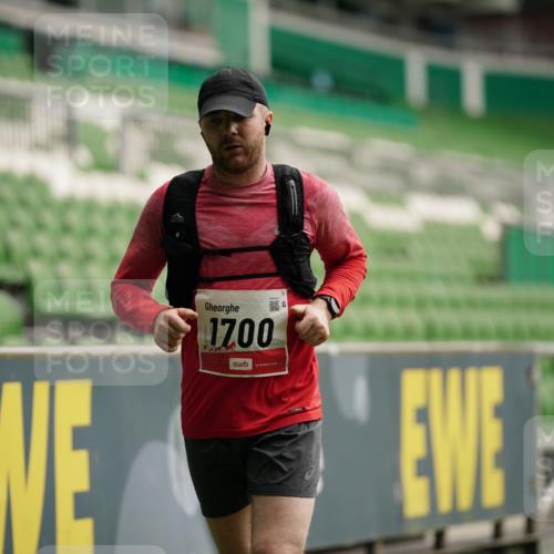 05.10.2025 - 20. swb-Marathon Bremen Michael Burmester http://msf.ph/oto/9324472 05.10.2025 12:26:56 Laufen im Stadion 7, 942, 1155, 1571, 1700, 1969, 5, 765, 923, 1618 meine-sportfotos.de