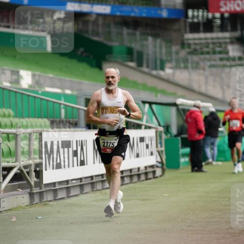 05.10.2025 - 20. swb-Marathon Bremen Michael Burmester http://msf.ph/oto/9324480 05.10.2025 12:27:15 Laufen im Stadion 303, 758, 942, 1571, 1687, 1700, 1969, 2175, 7, 1155, 1618 meine-sportfotos.de