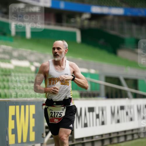05.10.2025 - 20. swb-Marathon Bremen Michael Burmester http://msf.ph/oto/9324484 05.10.2025 12:27:16 Laufen im Stadion 303, 758, 942, 1571, 1687, 1700, 1969, 2175, 7, 1155 meine-sportfotos.de