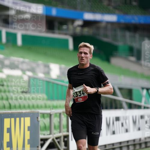 05.10.2025 - 20. swb-Marathon Bremen Michael Burmester http://msf.ph/oto/9324510 05.10.2025 12:27:35 Laufen im Stadion 258, 303, 758, 1303, 1334, 1687, 1700, 2175, 942, 1571, 1969 meine-sportfotos.de