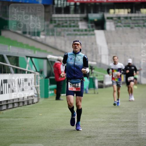 05.10.2025 - 20. swb-Marathon Bremen Michael Burmester http://msf.ph/oto/9324516 05.10.2025 12:27:41 Laufen im Stadion 258, 303, 593, 758, 1303, 1334, 1687, 2175, 1571, 1700, 1969 meine-sportfotos.de
