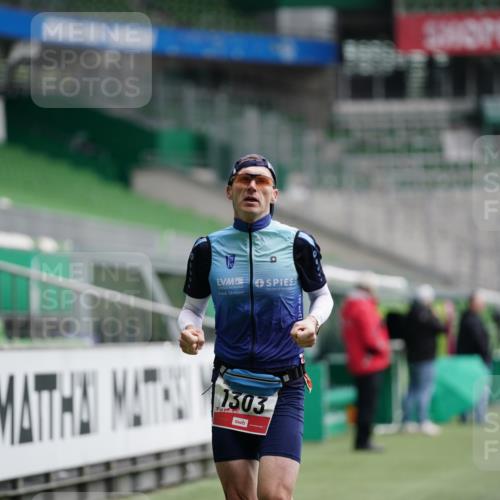 05.10.2025 - 20. swb-Marathon Bremen Michael Burmester http://msf.ph/oto/9324518 05.10.2025 12:27:42 Laufen im Stadion 258, 303, 593, 758, 1303, 1334, 1687, 2175, 1571, 1700, 1969 meine-sportfotos.de