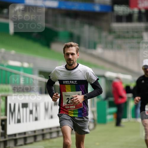 05.10.2025 - 20. swb-Marathon Bremen Michael Burmester http://msf.ph/oto/9324528 05.10.2025 12:27:47 Laufen im Stadion 258, 303, 593, 758, 1249, 1303, 1334, 1668, 1687, 2175, 1571, 1700, 1969 meine-sportfotos.de