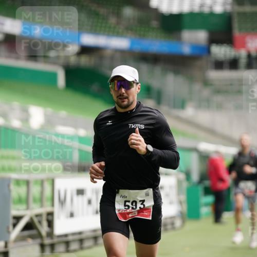 05.10.2025 - 20. swb-Marathon Bremen Michael Burmester http://msf.ph/oto/9324534 05.10.2025 12:27:50 Laufen im Stadion 258, 303, 593, 758, 1249, 1303, 1334, 1668, 1687, 2175, 1571, 1700, 1969 meine-sportfotos.de
