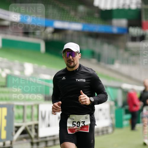05.10.2025 - 20. swb-Marathon Bremen Michael Burmester http://msf.ph/oto/9324536 05.10.2025 12:27:50 Laufen im Stadion 258, 303, 593, 758, 1249, 1303, 1334, 1668, 1687, 2175, 1571, 1700, 1969 meine-sportfotos.de