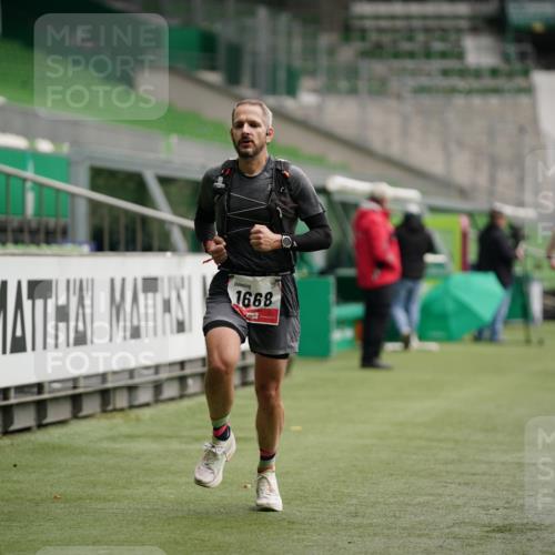 05.10.2025 - 20. swb-Marathon Bremen Michael Burmester http://msf.ph/oto/9324538 05.10.2025 12:27:52 Laufen im Stadion 258, 303, 593, 758, 1249, 1303, 1334, 1668, 1687, 2175, 1700 meine-sportfotos.de