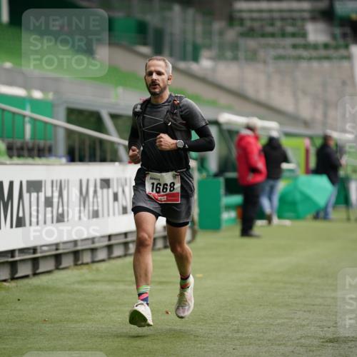 05.10.2025 - 20. swb-Marathon Bremen Michael Burmester http://msf.ph/oto/9324540 05.10.2025 12:27:53 Laufen im Stadion 258, 303, 593, 758, 1249, 1303, 1334, 1668, 1687, 2175, 1700 meine-sportfotos.de