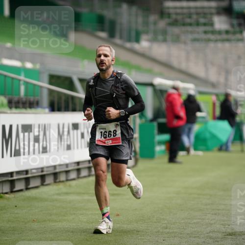 05.10.2025 - 20. swb-Marathon Bremen Michael Burmester http://msf.ph/oto/9324542 05.10.2025 12:27:53 Laufen im Stadion 258, 303, 593, 758, 1249, 1303, 1334, 1668, 1687, 2175, 1700 meine-sportfotos.de