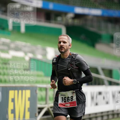 05.10.2025 - 20. swb-Marathon Bremen Michael Burmester http://msf.ph/oto/9324544 05.10.2025 12:27:54 Laufen im Stadion 258, 303, 593, 758, 1249, 1303, 1334, 1668, 1687, 2175, 1700 meine-sportfotos.de