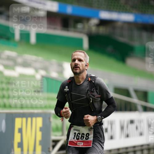 05.10.2025 - 20. swb-Marathon Bremen Michael Burmester http://msf.ph/oto/9324546 05.10.2025 12:27:54 Laufen im Stadion 258, 303, 593, 758, 1249, 1303, 1334, 1668, 1687, 2175, 1700 meine-sportfotos.de
