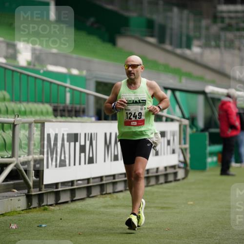 05.10.2025 - 20. swb-Marathon Bremen Michael Burmester http://msf.ph/oto/9324550 05.10.2025 12:27:59 Laufen im Stadion 258, 303, 593, 758, 1249, 1303, 1334, 1668, 1687, 2175 meine-sportfotos.de