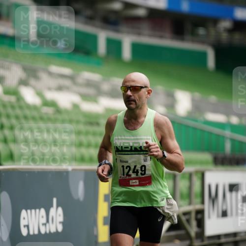 05.10.2025 - 20. swb-Marathon Bremen Michael Burmester http://msf.ph/oto/9324552 05.10.2025 12:28:02 Laufen im Stadion 258, 303, 593, 758, 1249, 1303, 1334, 1668, 1687, 2175 meine-sportfotos.de