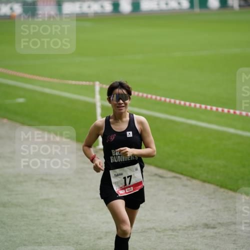 05.10.2025 - 20. swb-Marathon Bremen Michael Burmester http://msf.ph/oto/9324606 05.10.2025 12:29:23 Laufen im Stadion 17, 18, 632, 733, 742, 871, 940, 1063, 1688, 2253, 7751, 62, 2179 meine-sportfotos.de