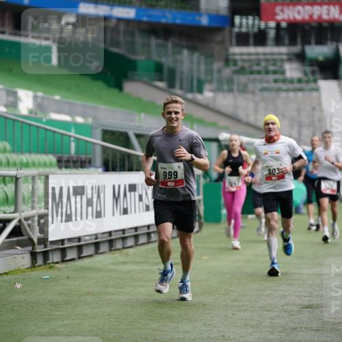 05.10.2025 - 20. swb-Marathon Bremen Michael Burmester http://msf.ph/oto/9324636 05.10.2025 12:30:34 Laufen im Stadion 419, 426, 603, 618, 999, 1565, 1647, 2056, 2133, 5060, 7751 meine-sportfotos.de