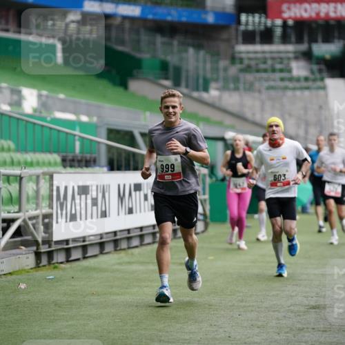 05.10.2025 - 20. swb-Marathon Bremen Michael Burmester http://msf.ph/oto/9324638 05.10.2025 12:30:34 Laufen im Stadion 419, 426, 603, 618, 999, 1565, 1647, 2056, 2133, 5060, 7751 meine-sportfotos.de