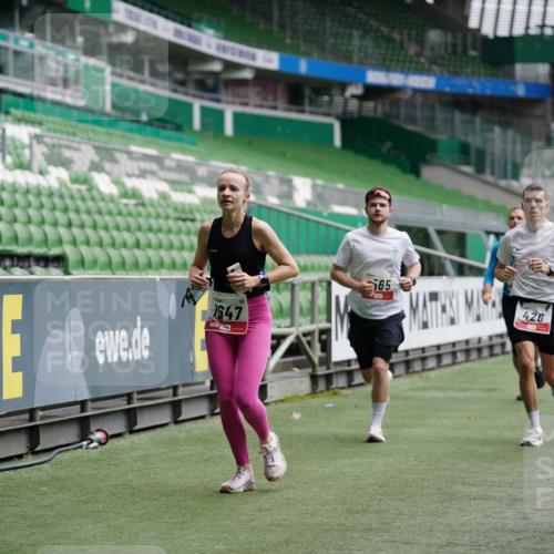 05.10.2025 - 20. swb-Marathon Bremen Michael Burmester http://msf.ph/oto/9324660 05.10.2025 12:30:39 Laufen im Stadion 419, 426, 603, 618, 999, 1565, 1647, 2056, 2133, 5060 meine-sportfotos.de
