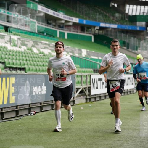 05.10.2025 - 20. swb-Marathon Bremen Michael Burmester http://msf.ph/oto/9324666 05.10.2025 12:30:41 Laufen im Stadion 419, 426, 603, 618, 999, 1293, 1565, 1647, 2056, 2133, 5060 meine-sportfotos.de
