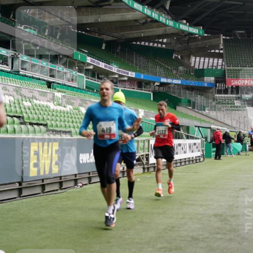 05.10.2025 - 20. swb-Marathon Bremen Michael Burmester http://msf.ph/oto/9324680 05.10.2025 12:30:44 Laufen im Stadion 419, 426, 603, 618, 999, 1293, 1565, 1647, 2056, 2133, 5060 meine-sportfotos.de
