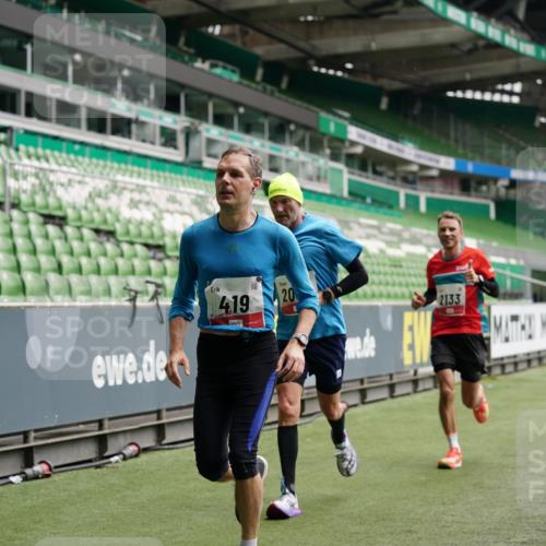 05.10.2025 - 20. swb-Marathon Bremen Michael Burmester http://msf.ph/oto/9324684 05.10.2025 12:30:45 Laufen im Stadion 419, 426, 603, 618, 999, 1293, 1565, 1647, 2056, 2133, 5060 meine-sportfotos.de