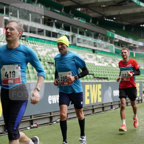 05.10.2025 - 20. swb-Marathon Bremen Michael Burmester http://msf.ph/oto/9324686 05.10.2025 12:30:45 Laufen im Stadion 419, 426, 603, 618, 999, 1293, 1565, 1647, 2056, 2133, 5060 meine-sportfotos.de